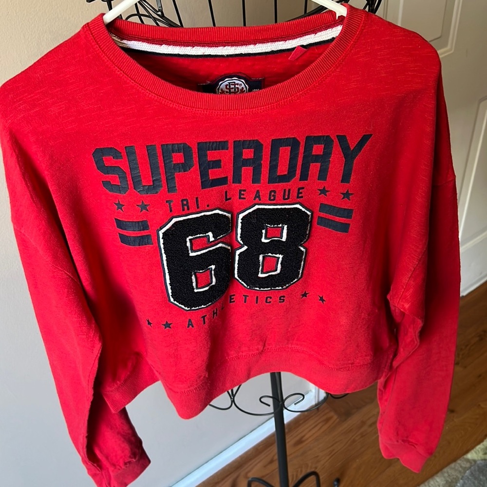 Women’s Superdry cropped topped long sleeved T-shirt, great quality worn once.